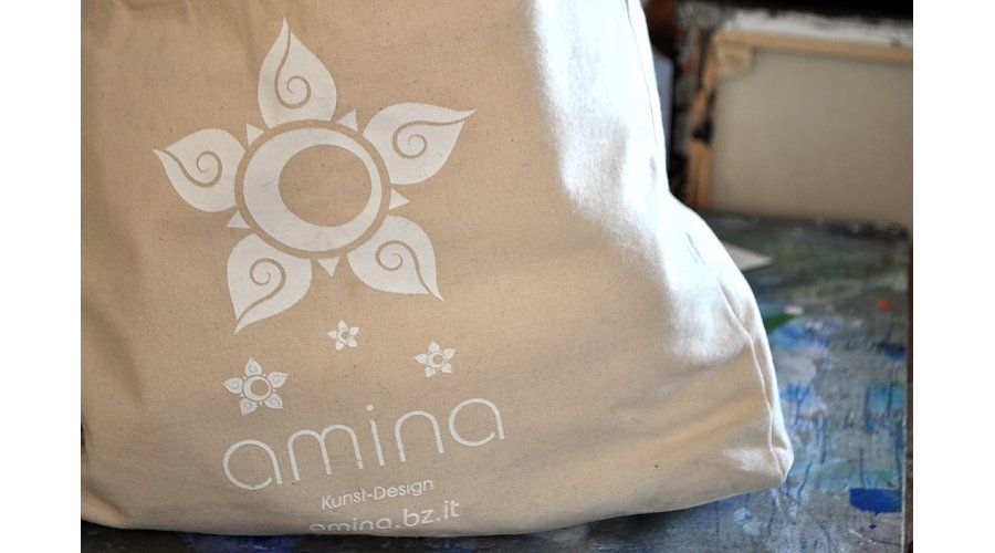 Die praktische Amina-Bag mit viel Platz für Farben & Co